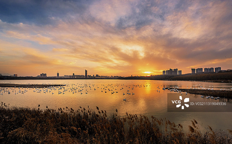 冬季，你来到这里，呈现一幅天人合一的壮观景象。图片素材