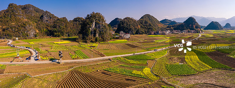 航拍贺州富川深坡古村落田野花海图片素材