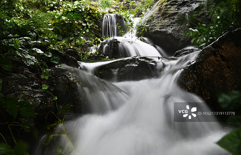 清泉石上流图片素材