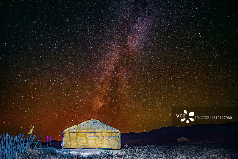 蒙古包上的银河图片素材