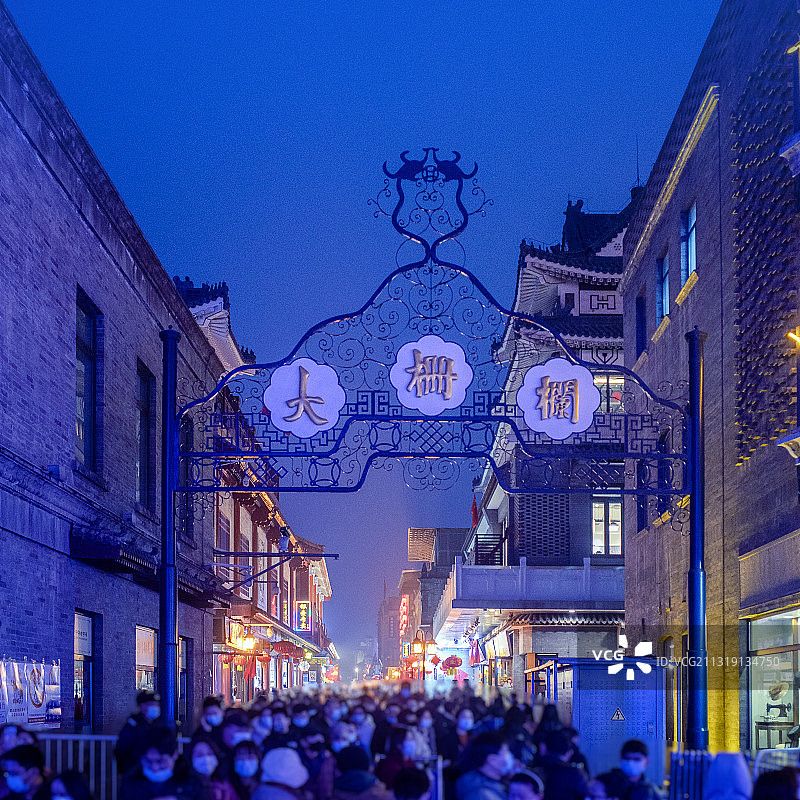 2021春节北京大栅栏夜市热闹景象图片素材