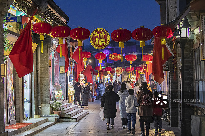 2021北京什刹海烟袋斜街热闹景象图片素材