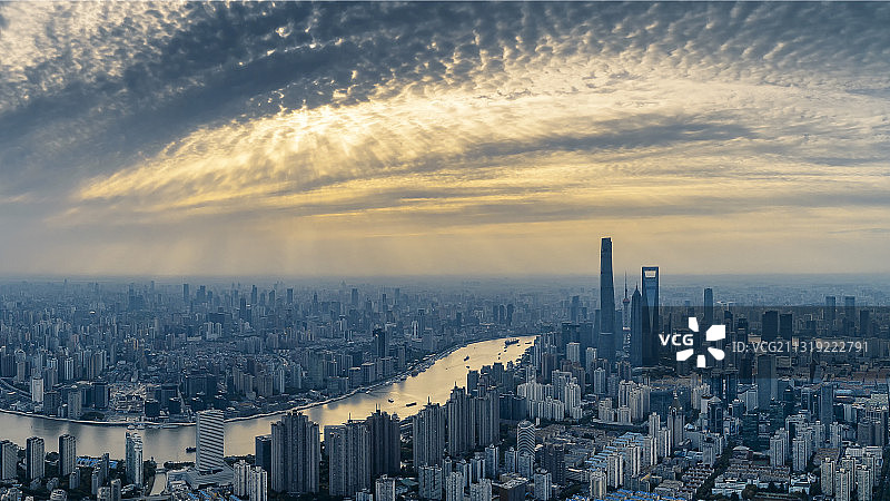 航拍上海市中心区域浦江两岸的风光图片素材