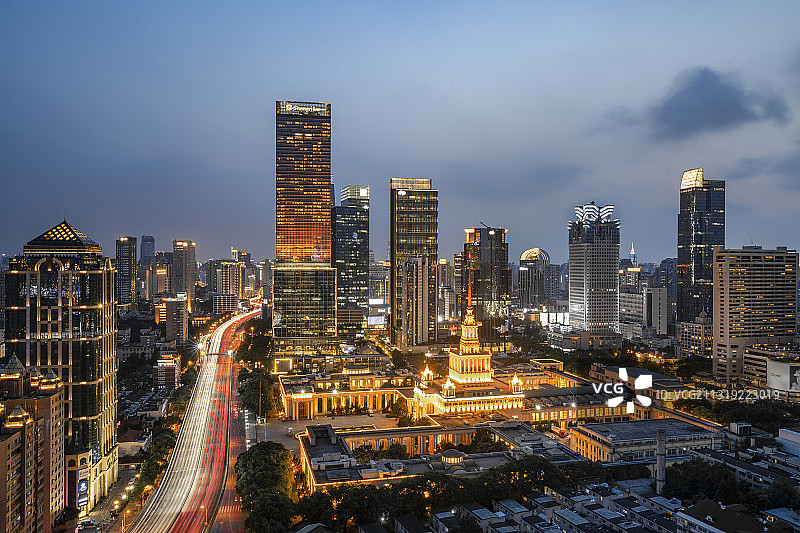 上海市延安路高架和上海展览中心的风光图片素材