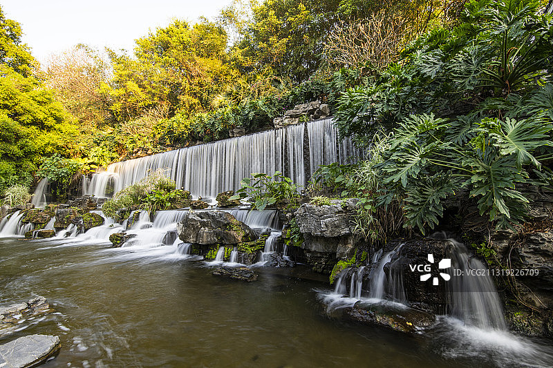 广州麓湖公园瀑布图片素材