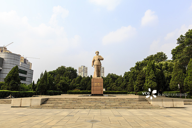 辽宁省抚顺市雷锋纪念馆雷锋塑像图片素材