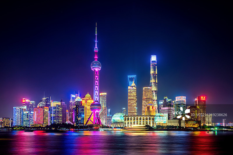 中国上海浦东建筑群夜景风光图片素材