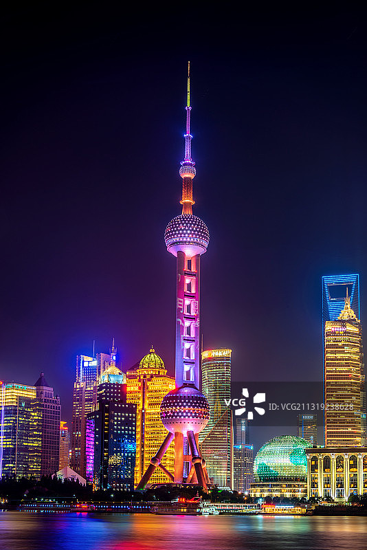中国上海浦东建筑群夜景风光图片素材