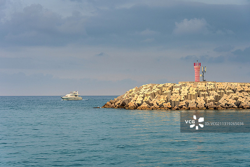 土耳其地中海安塔利亚港的灯塔图片素材
