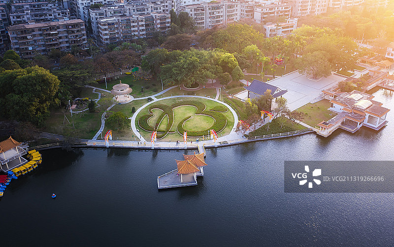 航拍好心茂名新湖公园图片素材