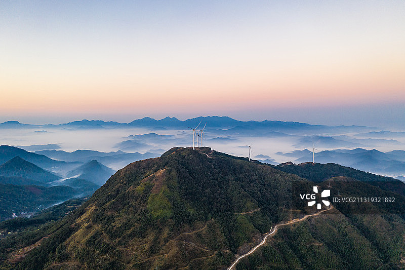 玉林市岑溪市交界地杨村风电场图片素材
