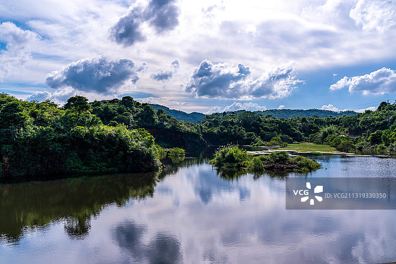 深圳马峦山郊野公园-坪马线公路旁图片素材