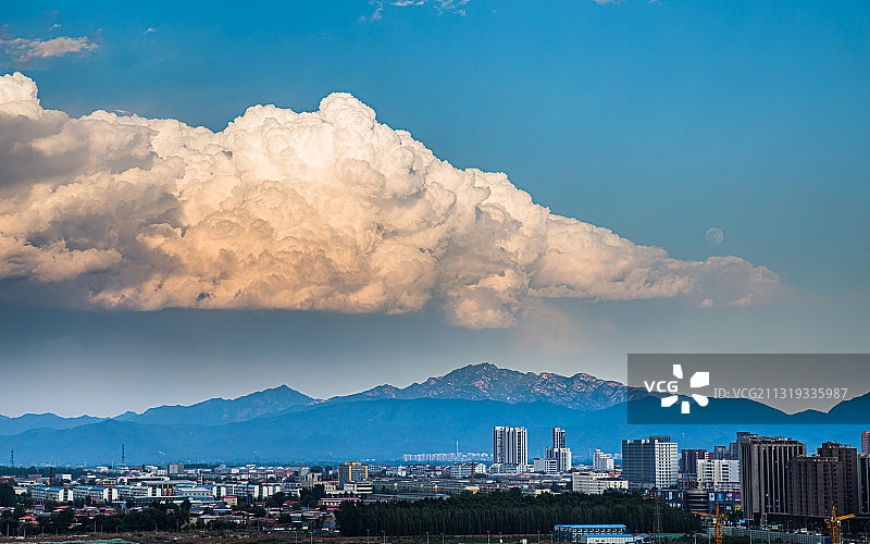 傍晚雨云图片素材