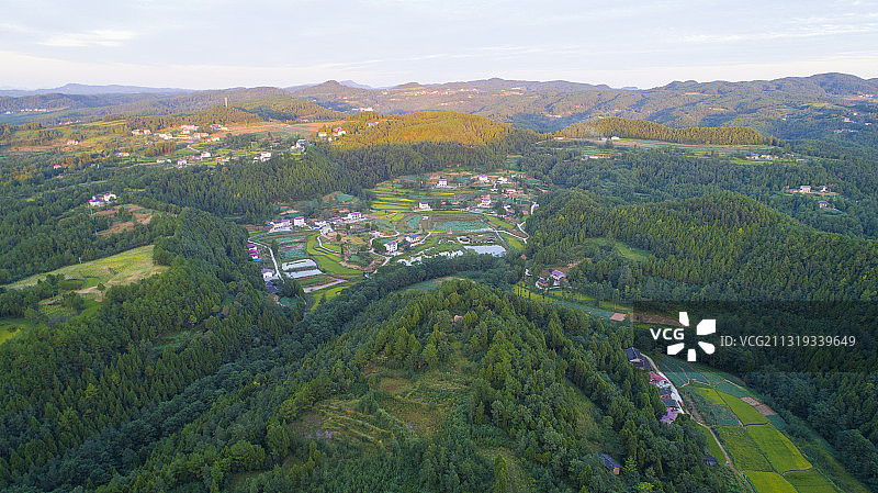 四川盆地新农村景观图片素材