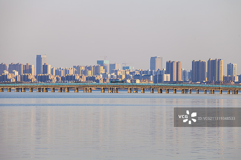 太湖与城市图片素材