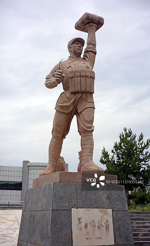 董存瑞雕像图片素材