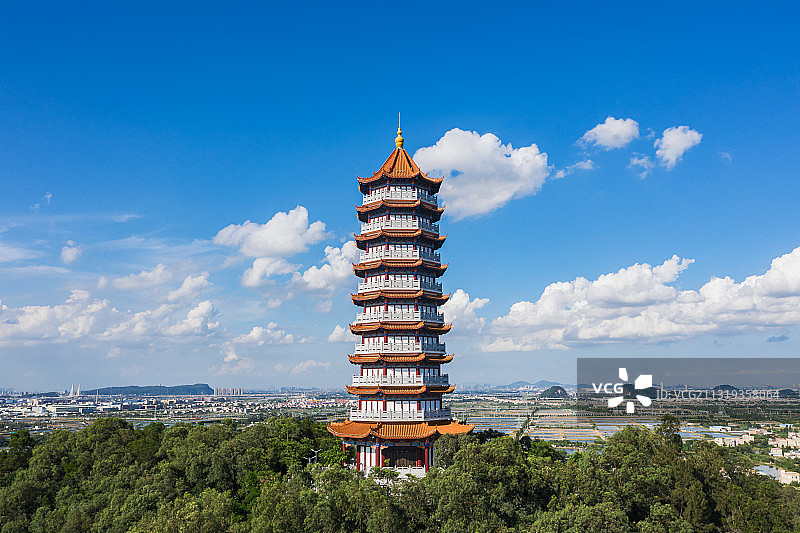 中山市黄圃天福塔，中式古建筑，山顶上的古塔图片素材