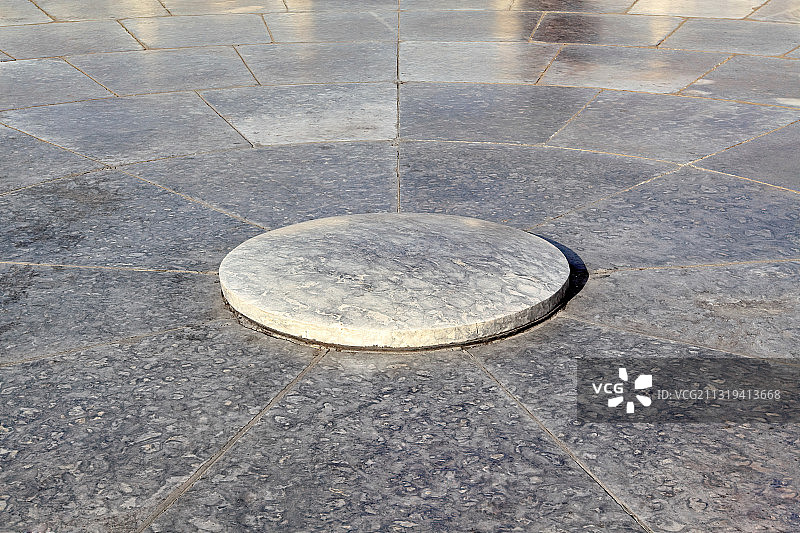 北京天坛公园里圜丘坛坛中心的天心石图片素材