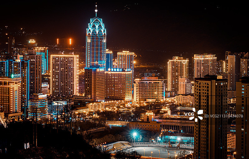 青海西宁，市中心夜景图片素材