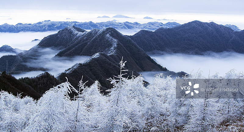 北国风光晒江南   湖北五峰独岭，银装素裹，云蒸霞蔚如诗如画图片素材