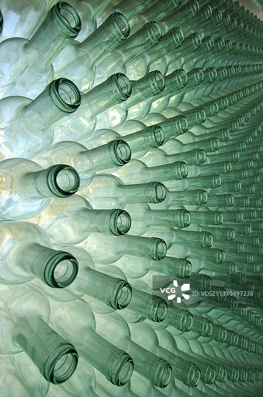 意大利圣米歇尔酒庄的空瓶图片素材