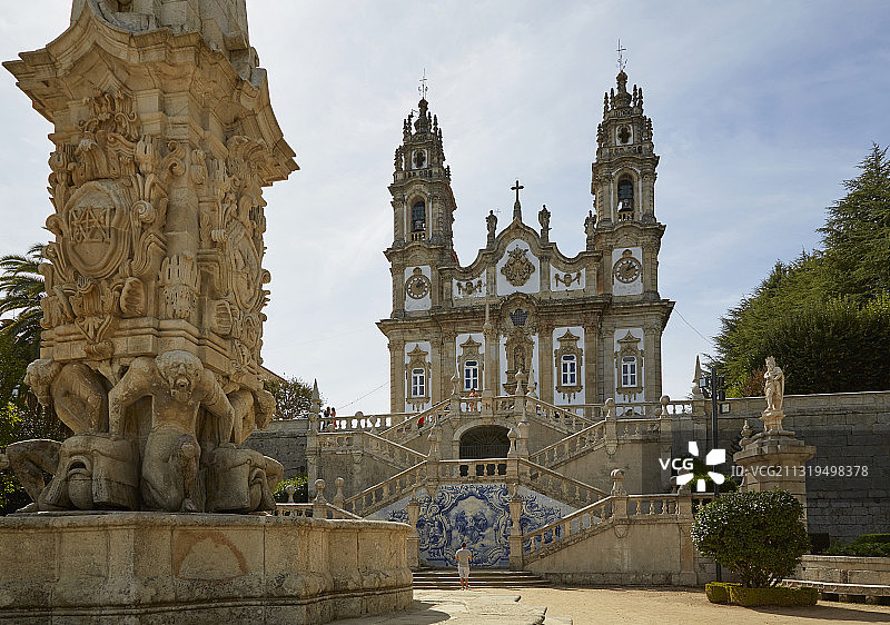 拉梅戈圣母补救教堂、国王庭院喷泉、双层楼梯、朝圣者教堂，位于葡萄牙杜罗河畔维塞乌区图片素材