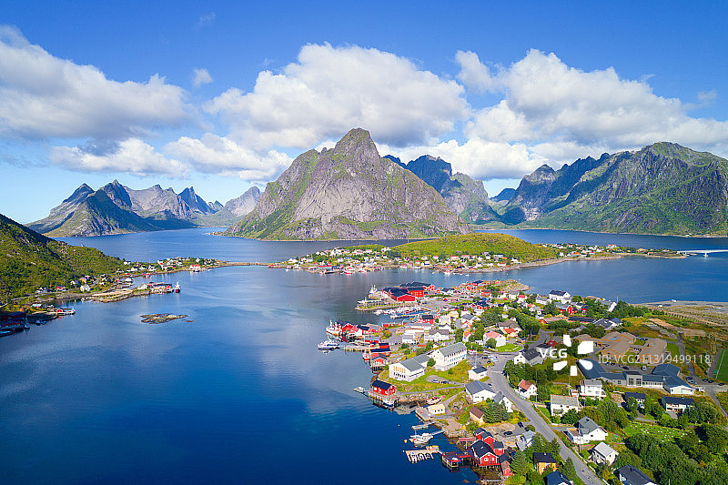 挪威罗弗敦群岛莫斯克内斯岛上的雷讷渔村图片素材