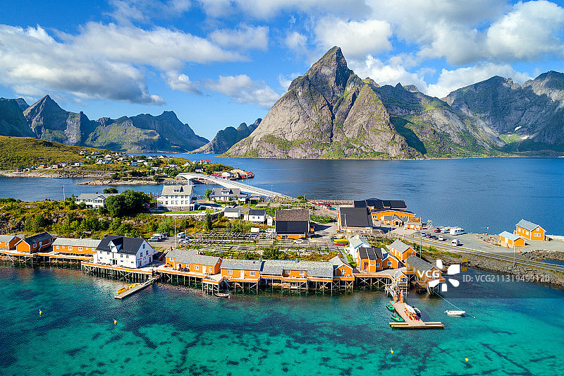 欧洲挪威罗弗敦群岛莫斯克内索亚岛萨克里索亚渔村航拍图片素材