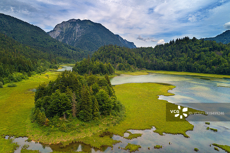 德国巴伐利亚夏季山间湖泊图片素材