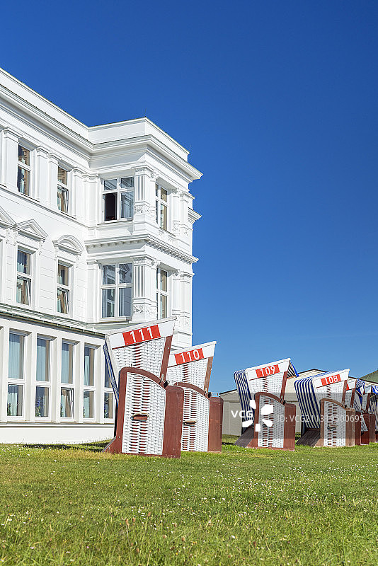 东弗里西亚群岛诺德奈岛西海滩附近的房屋，北海，下萨克森州，德国北部，德国，欧洲图片素材