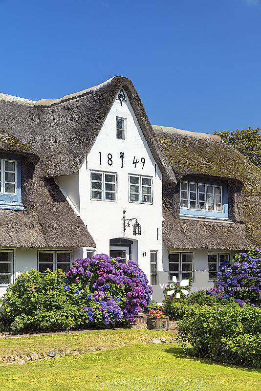 韦斯特兰的茅草房，北弗里西亚叙尔特岛，北海海岸，石勒苏益格-荷尔斯泰因州，德国北部，德国，欧洲图片素材