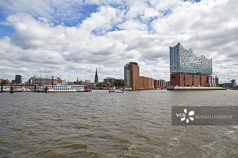 德国汉堡易北爱乐厅与栈桥码头水上风光图片素材