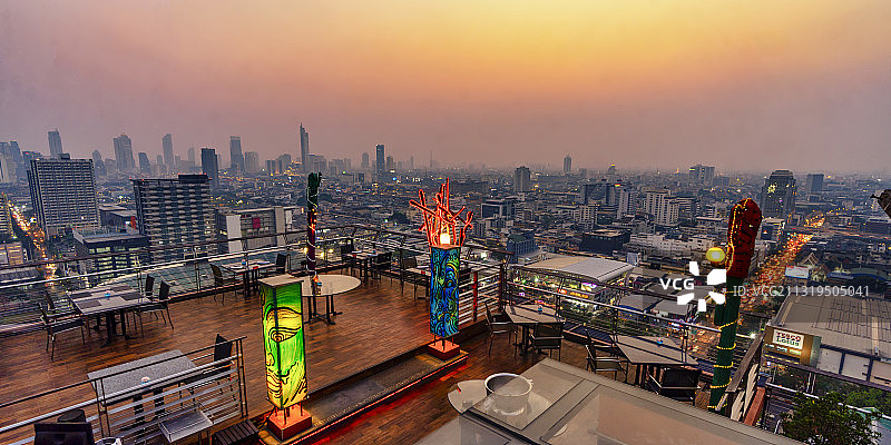 泰国曼谷暹罗暹罗精品酒店的屋顶露台图片素材