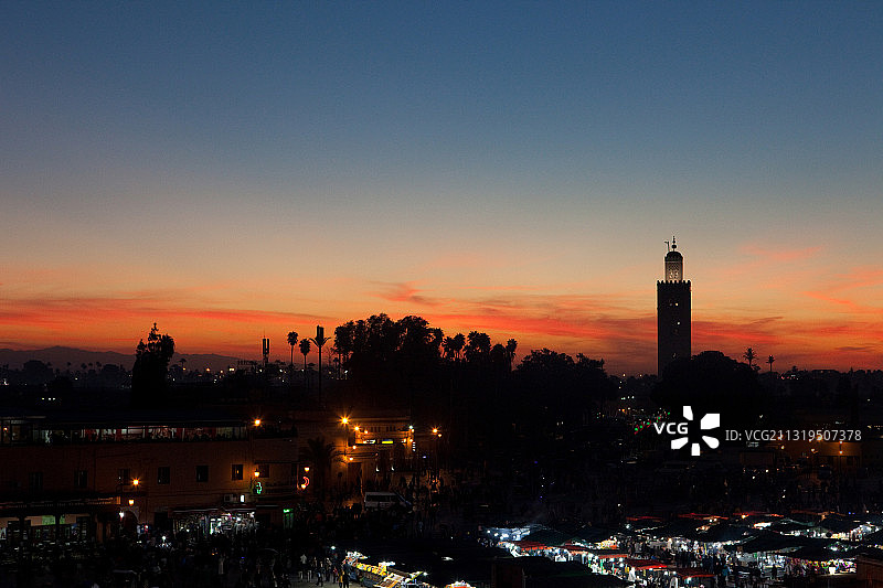 马拉喀什德吉玛广场屋顶酒吧夜景，摩洛哥图片素材
