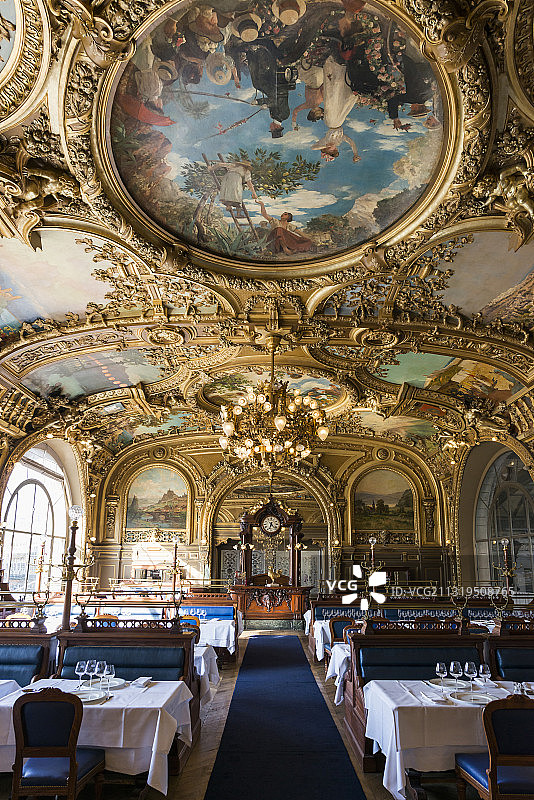 巴黎里昂车站蓝色列车装饰艺术餐厅图片素材