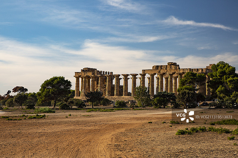 阳光下的西西里塞利农特遗址挖掘现场图片素材