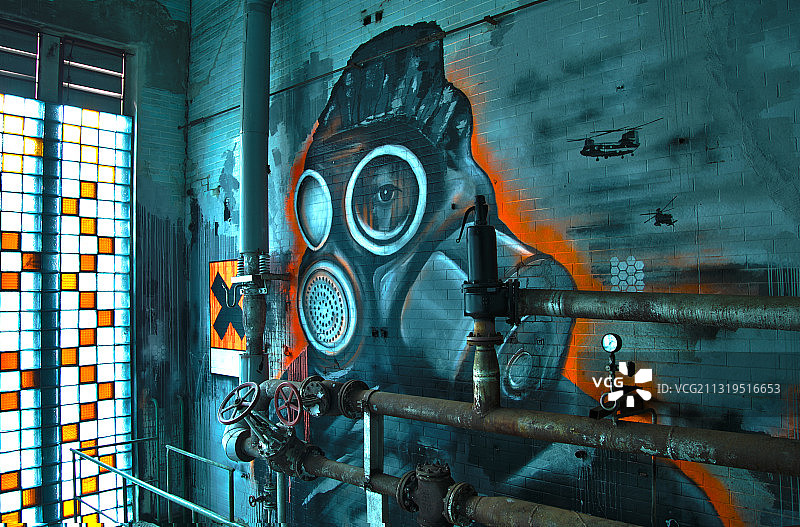 柏林施潘道GDR废弃肉铺旧锅炉房内的街头艺术图片，德国柏林图片素材