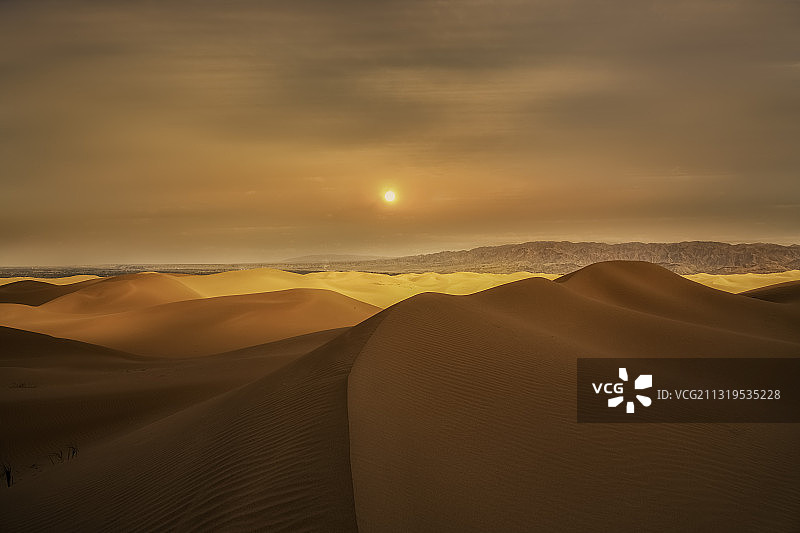 大漠落日圆图片素材