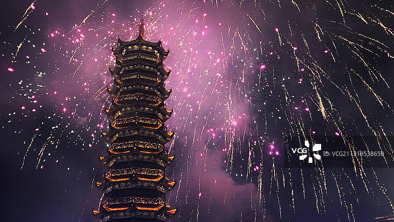 烟花阵阵迎新春图片素材