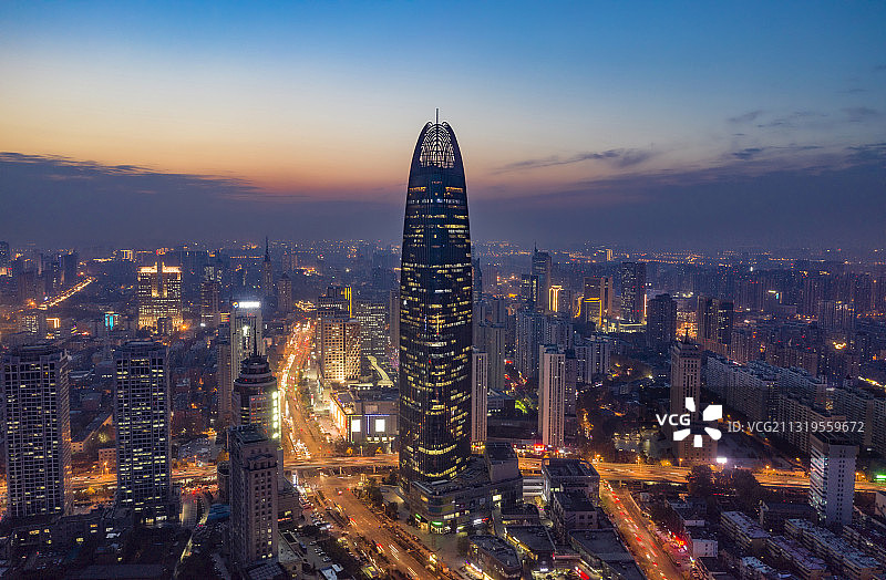 济南绿地中心夜景航拍图片素材