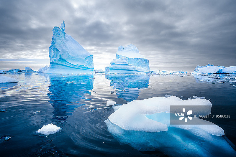 南冰洋不可思议的各色冰山图片素材