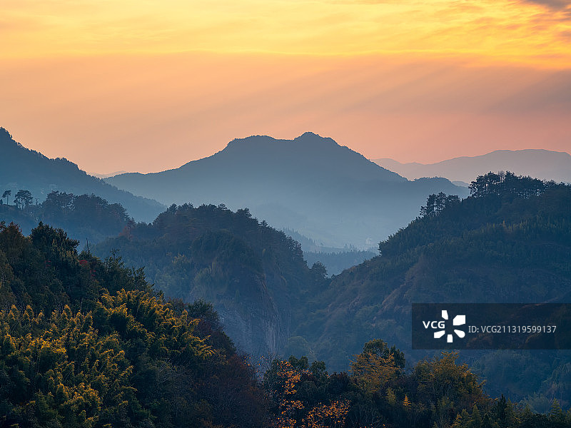 国家公园 福建武夷山 夕阳照远山图片素材