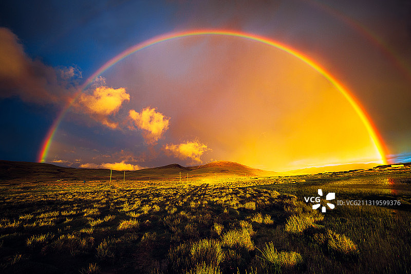西藏阿里仲巴草原双彩虹图片素材