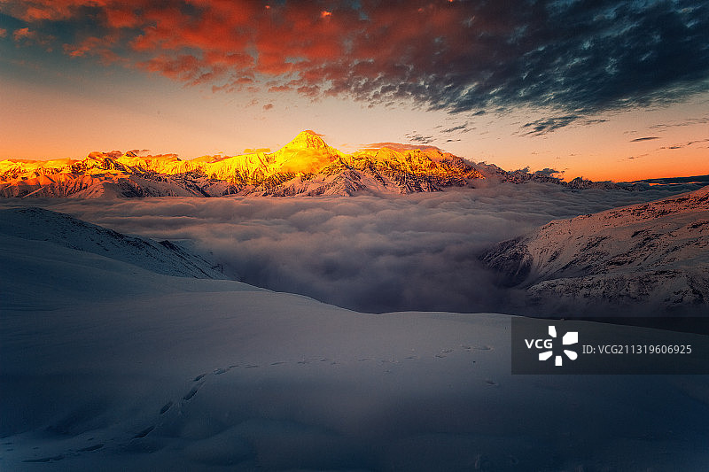 四川子梅垭口观蜀山贡嘎日落图片素材