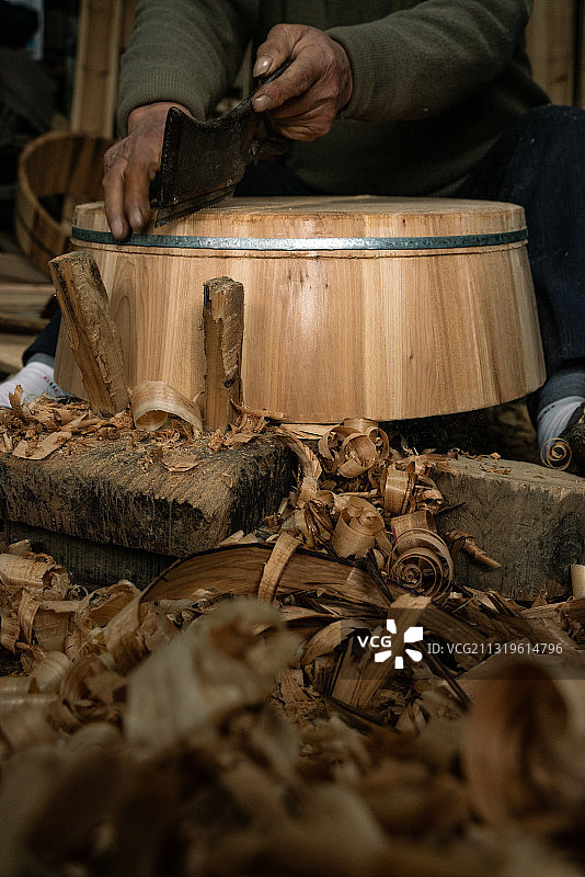铜罗古镇箍桶匠图片素材