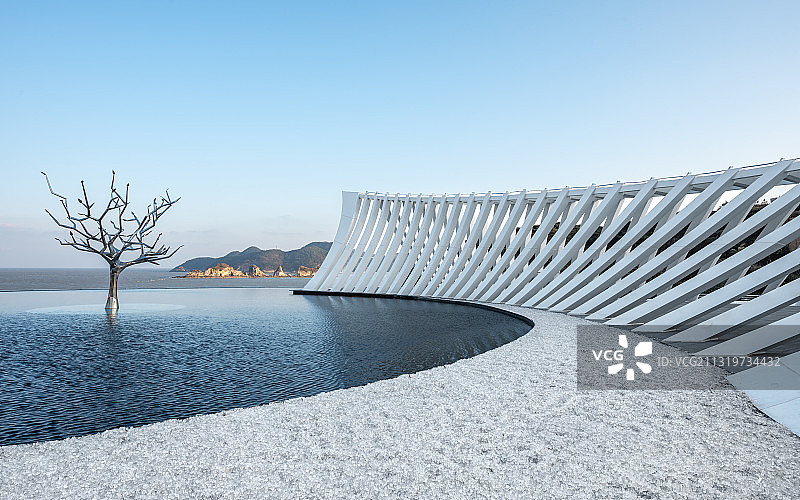 白色沙滩无边水池图片素材