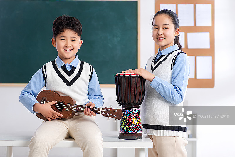 课堂上小学生图片素材