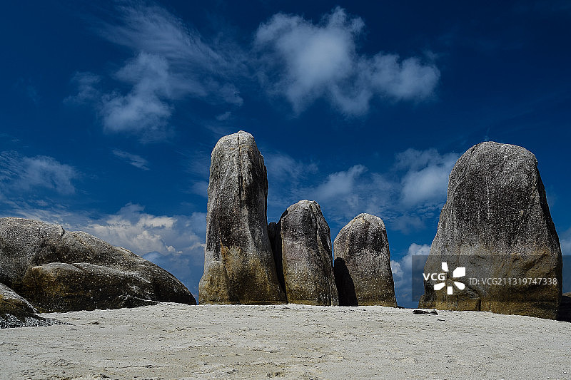 印度尼西亚邦加勿里洞岛岩石低角度景观图片素材
