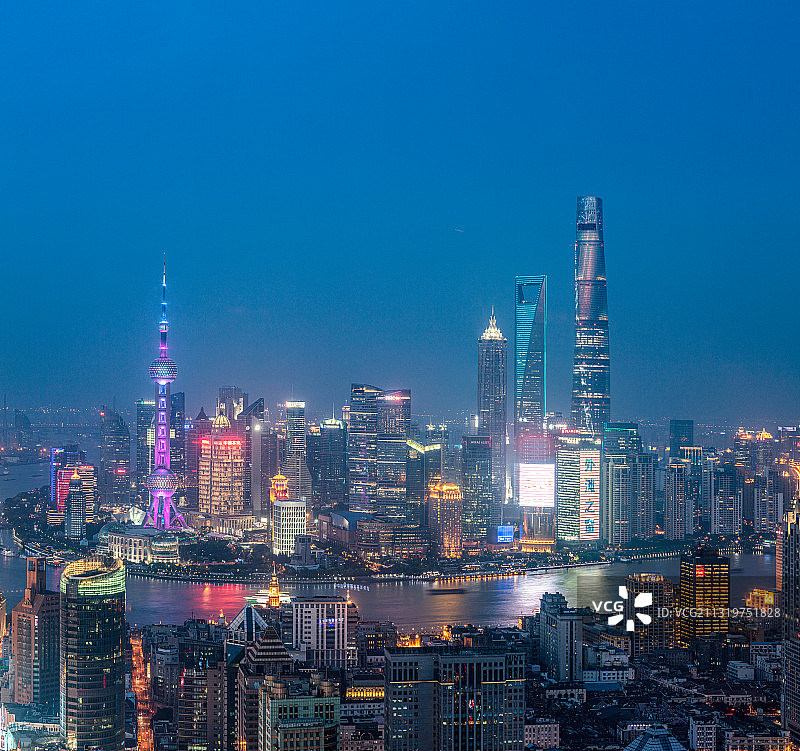 鸟瞰上海陆家嘴金融中心城市天际线风光图片素材
