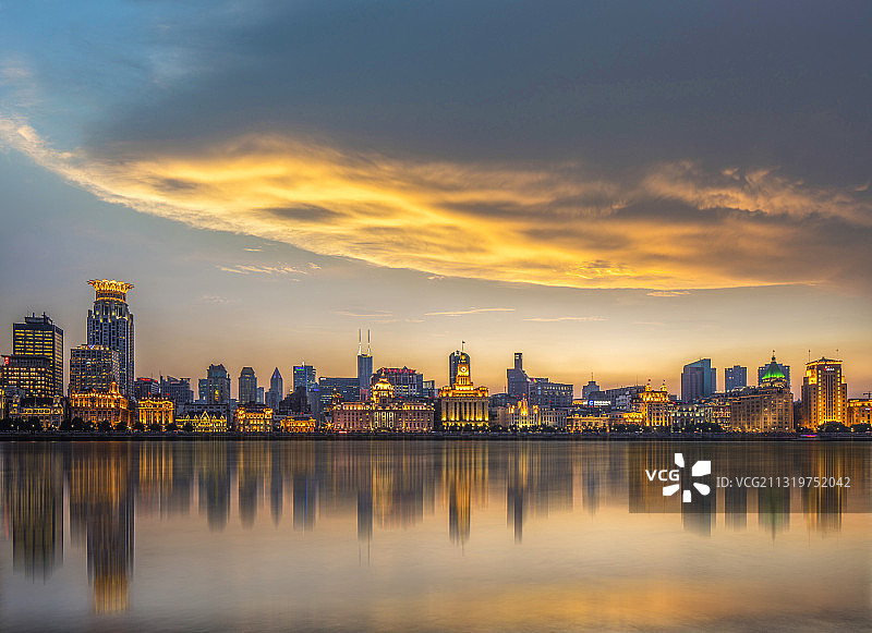 上海外滩日落夜晚全景风光图片素材